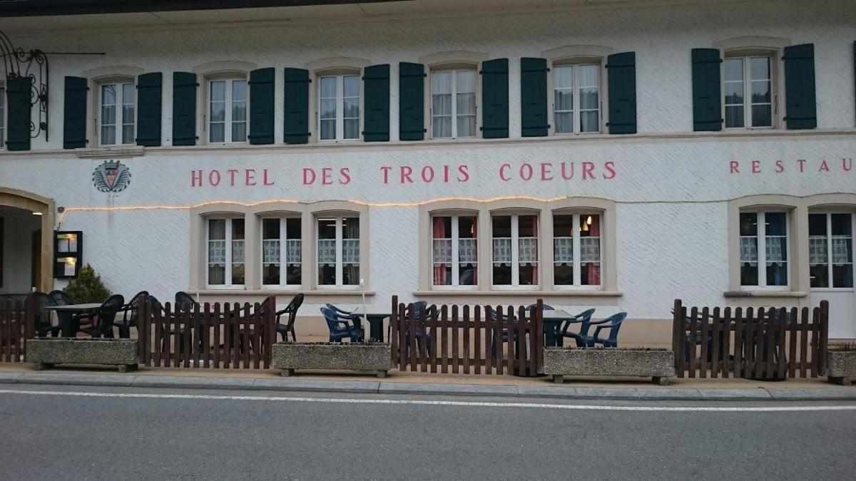 Hotel-Restaurant Des 3 Coeurs Vaulion ภายนอก รูปภาพ